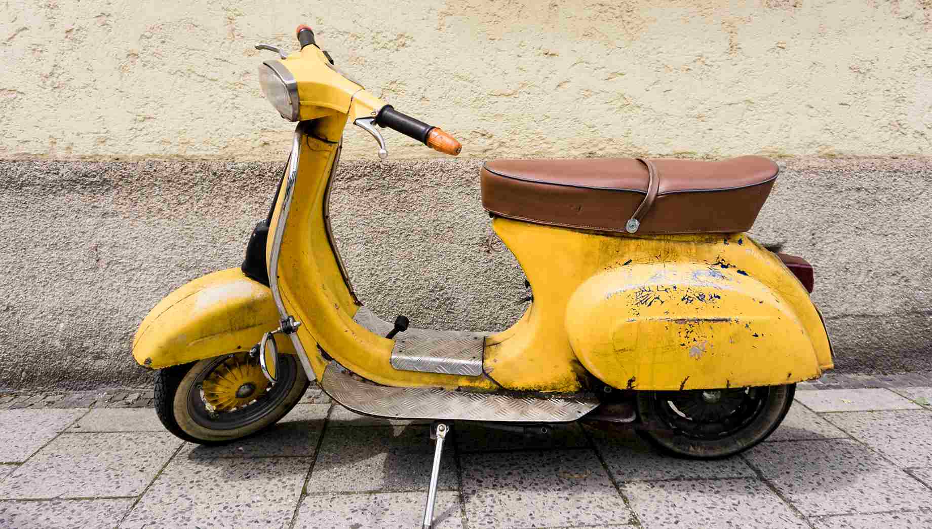 Takaran Oli Samping Vespa Beserta Rekomendasi Oli Samping yang Bagus