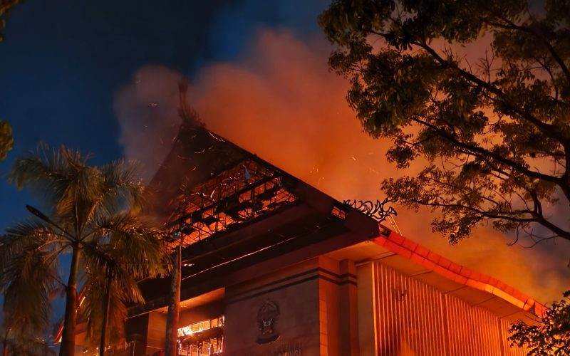 Gedung DPRD Makassar Dibakar saat Demo, Empat Orang Meninggal