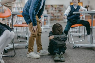 Sudah Saatnya Guru BK Nggak Cuma Urus Potong Rambut dan Sepatu Siswa, tapi Juga Peka Sama Bullying
